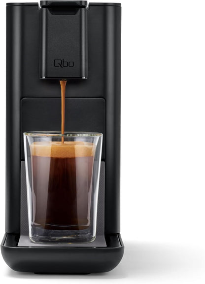 Tchibo Qbo ICONIC Premium Kapselmaschine Inkl. 16 Recyclebare Qbo Kapseln Für Espresso, Caffè Und Caffè Grande, Kompaktes, Innovatives Design, Dark Chrome