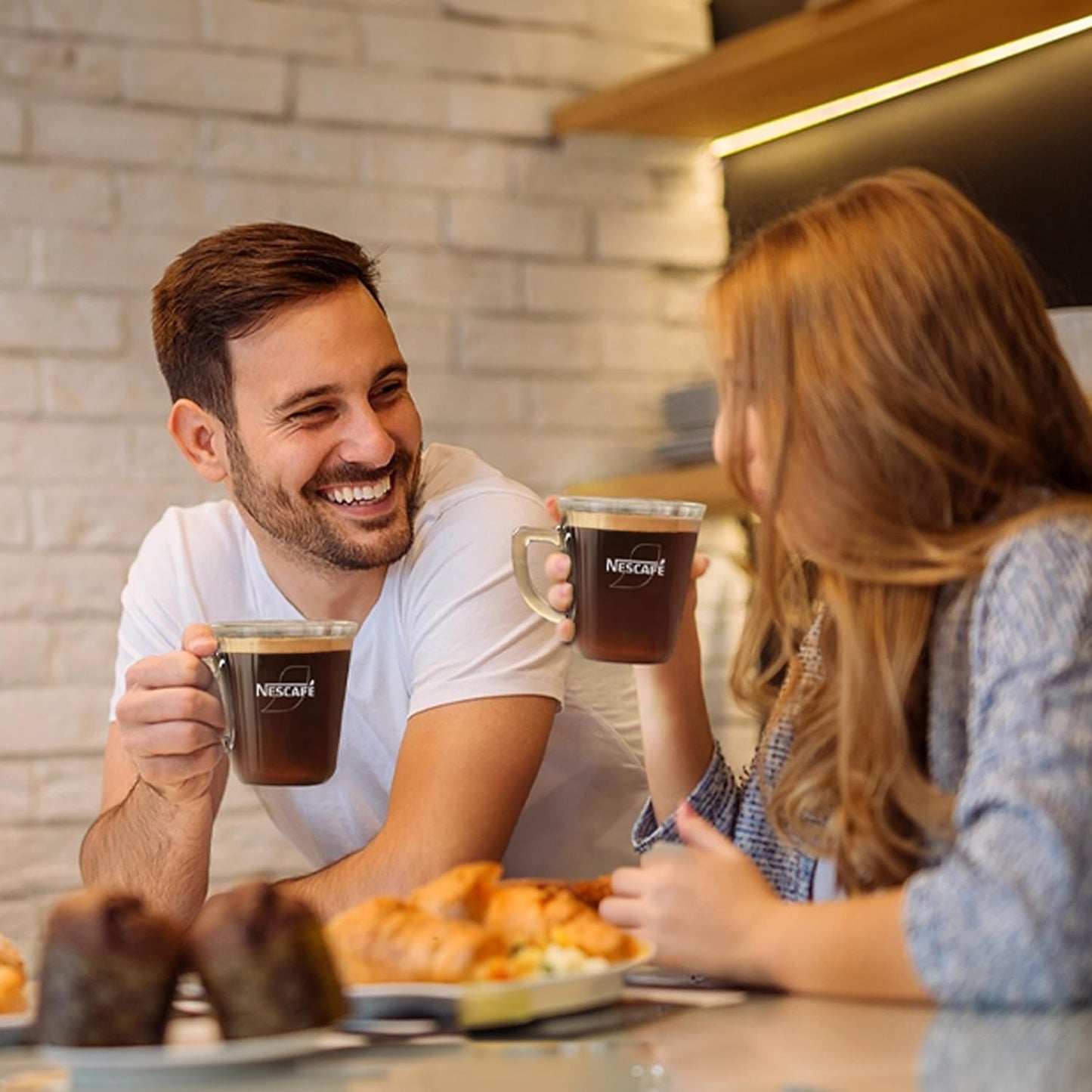 NESCAFÉ GOLD Crema, Löslicher Bohnenkaffee, Instant-Kaffee Aus Erlesenen Kaffeebohnen Mit Samtiger Crema, Koffeinhaltig, 200G